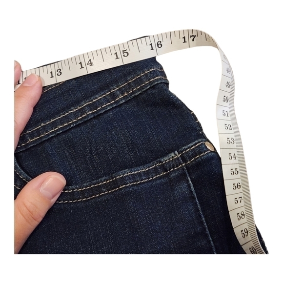 WOMEN'S Lee Modern Series Midrise Fit 5" Dark Wash Shorts, size 12 - Picture 8 of 12